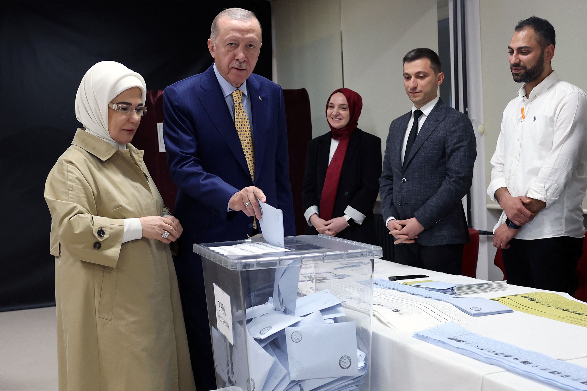 اردوغان يدلي بصوته في الانتخابات البلدية التركية